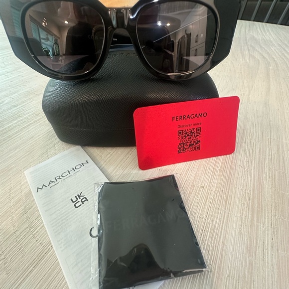 Ferragamo Sunglasses - Picture 6 of 7